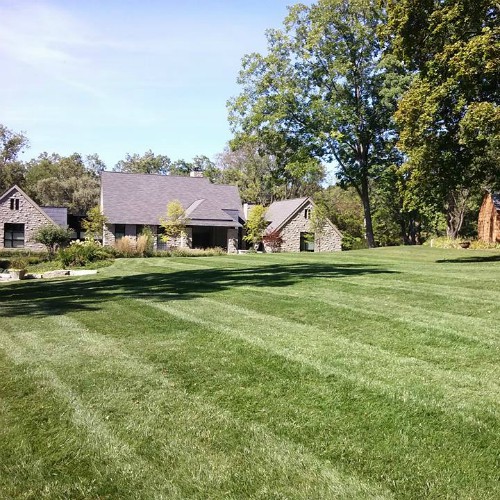 expert lawn mowing Bloomfield Hills, MI