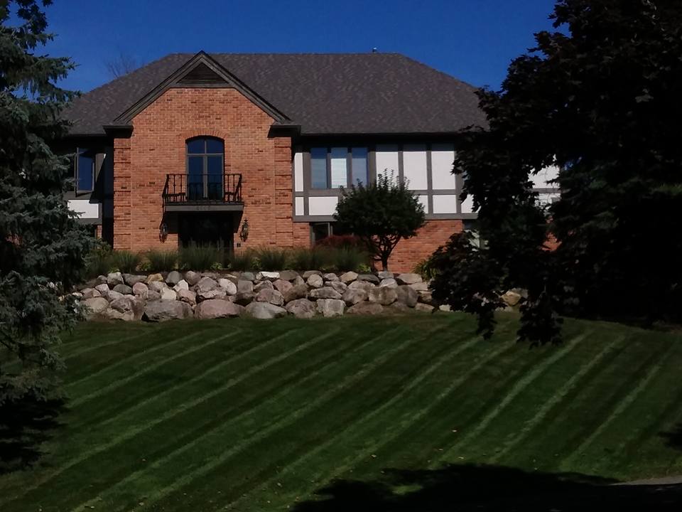 landscaping and lawn mowing services Bloomfield Hills, MI